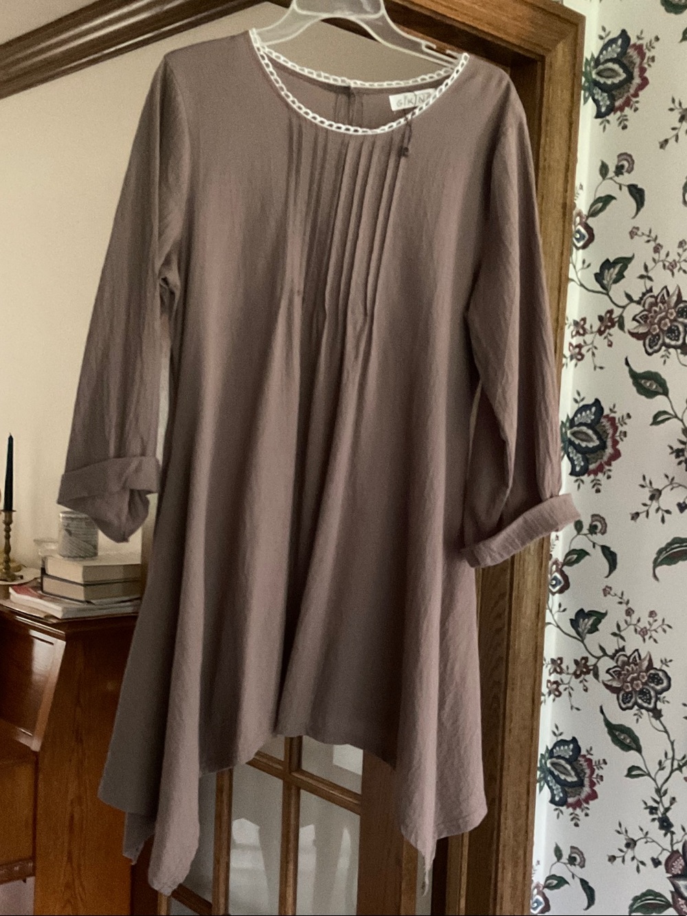 Women's Taupe mauve Long-Sleeve Pintuck Tunic Top